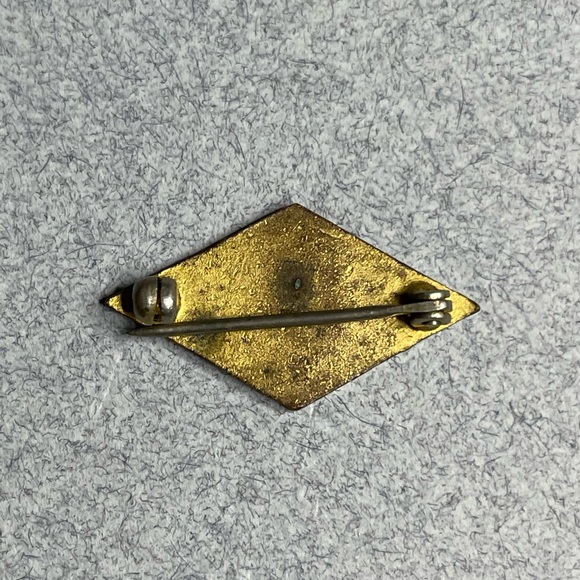 Red Cross Junior LSS Life Saving Service Enamel Lapel Pin WWII Vintage - Picture 4 of 5